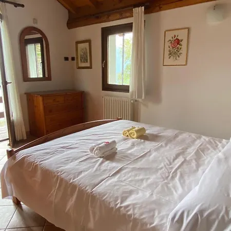 The Happy Rooster - With Big Garden