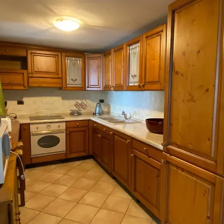 The Happy Rooster - With Big Garden