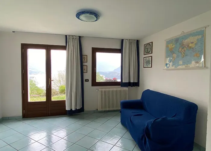 The Happy Rooster - With Big Garden Pianello Del Lario