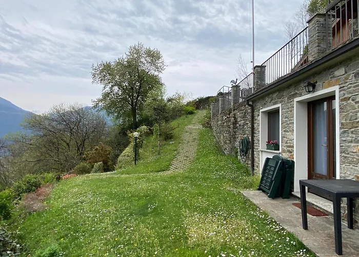 The Happy Rooster - With Big Garden Villa