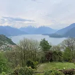 The Happy Rooster - With Big Garden Pianello Del Lario