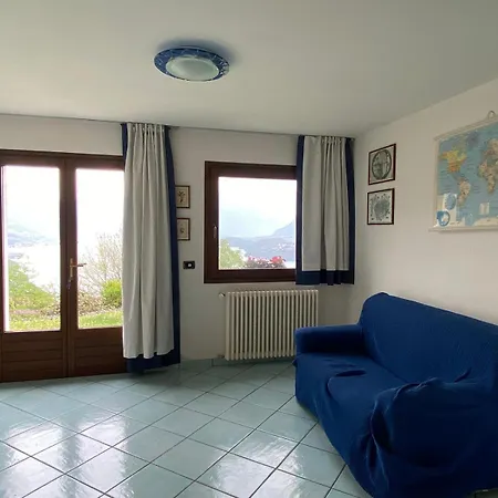 The Happy Rooster - With Big Garden Pianello Del Lario