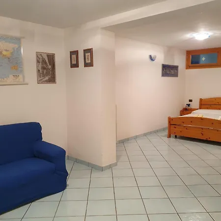 Вилла The Happy Rooster - With Big Garden *