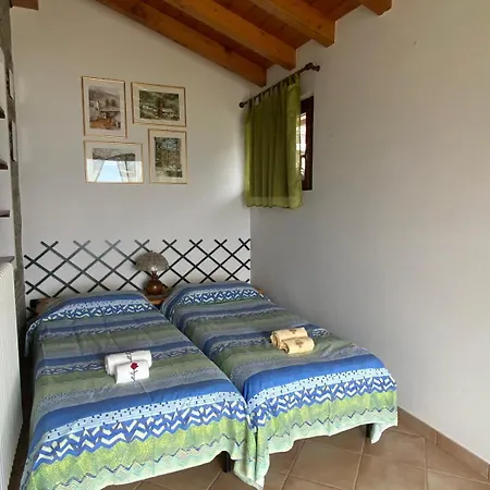 Вилла The Happy Rooster - With Big Garden