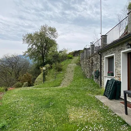 The Happy Rooster - With Big Garden Вилла